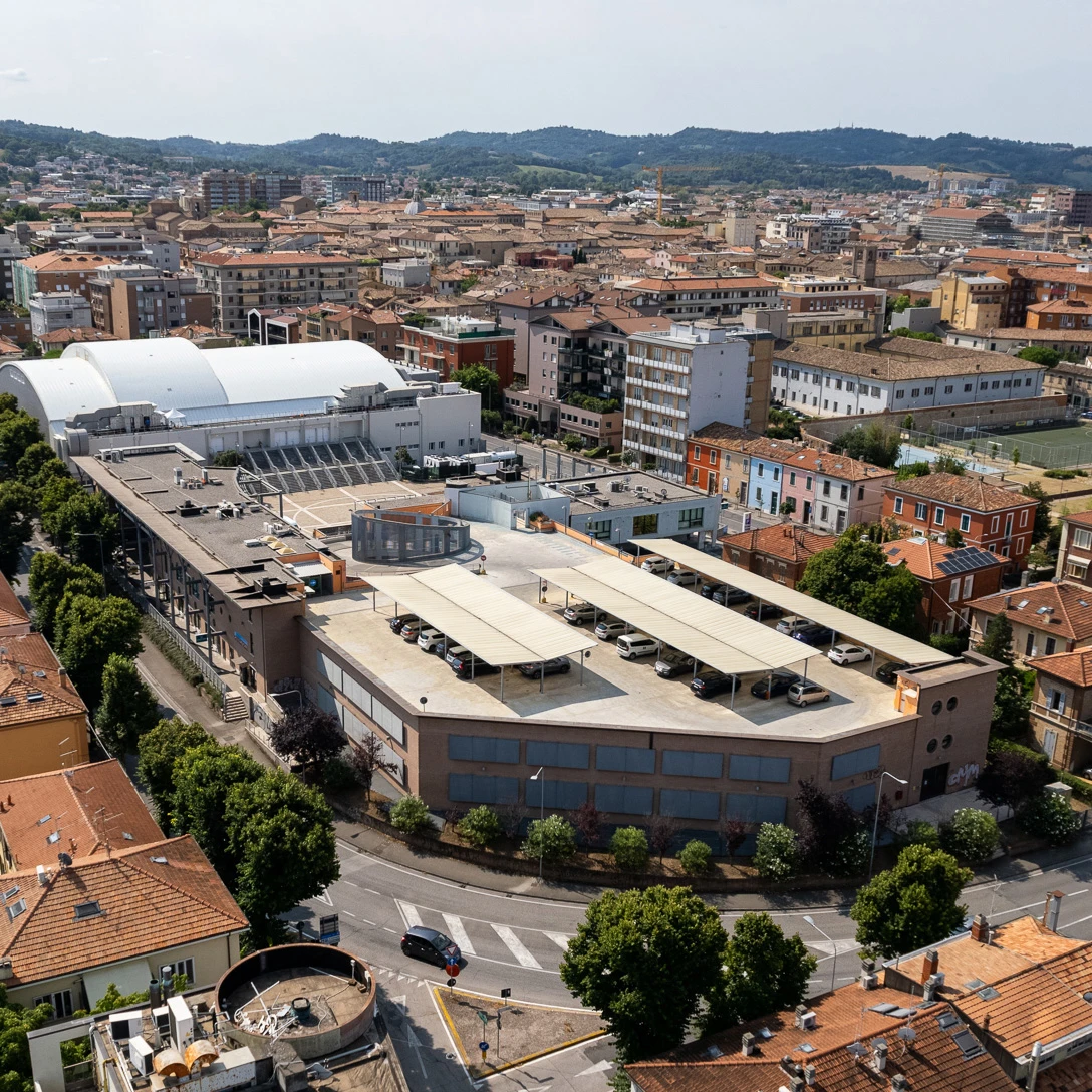 ENGLOBE Nuovo Edificio Parcheggio Multipiano Curvone Pesaro