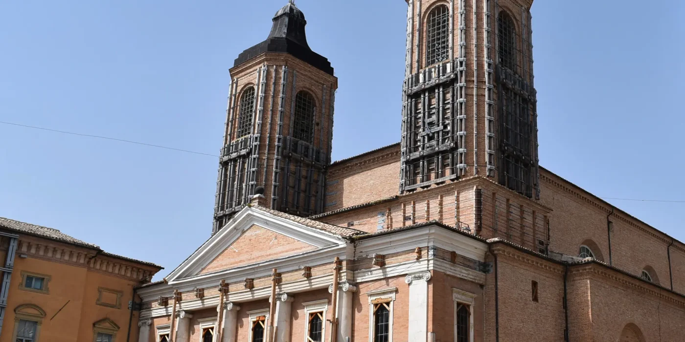 Progetto di restauro e miglioramento sismico del Duomo di Camerino dopo il sisma 2016. Englobe interviene su un edificio storico vincolato con tecniche avanzate e compatibili.